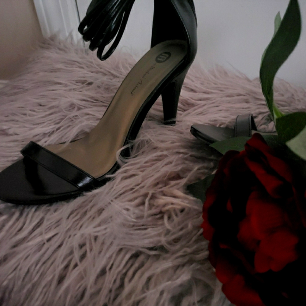 Shoes - Picture 1 of 3